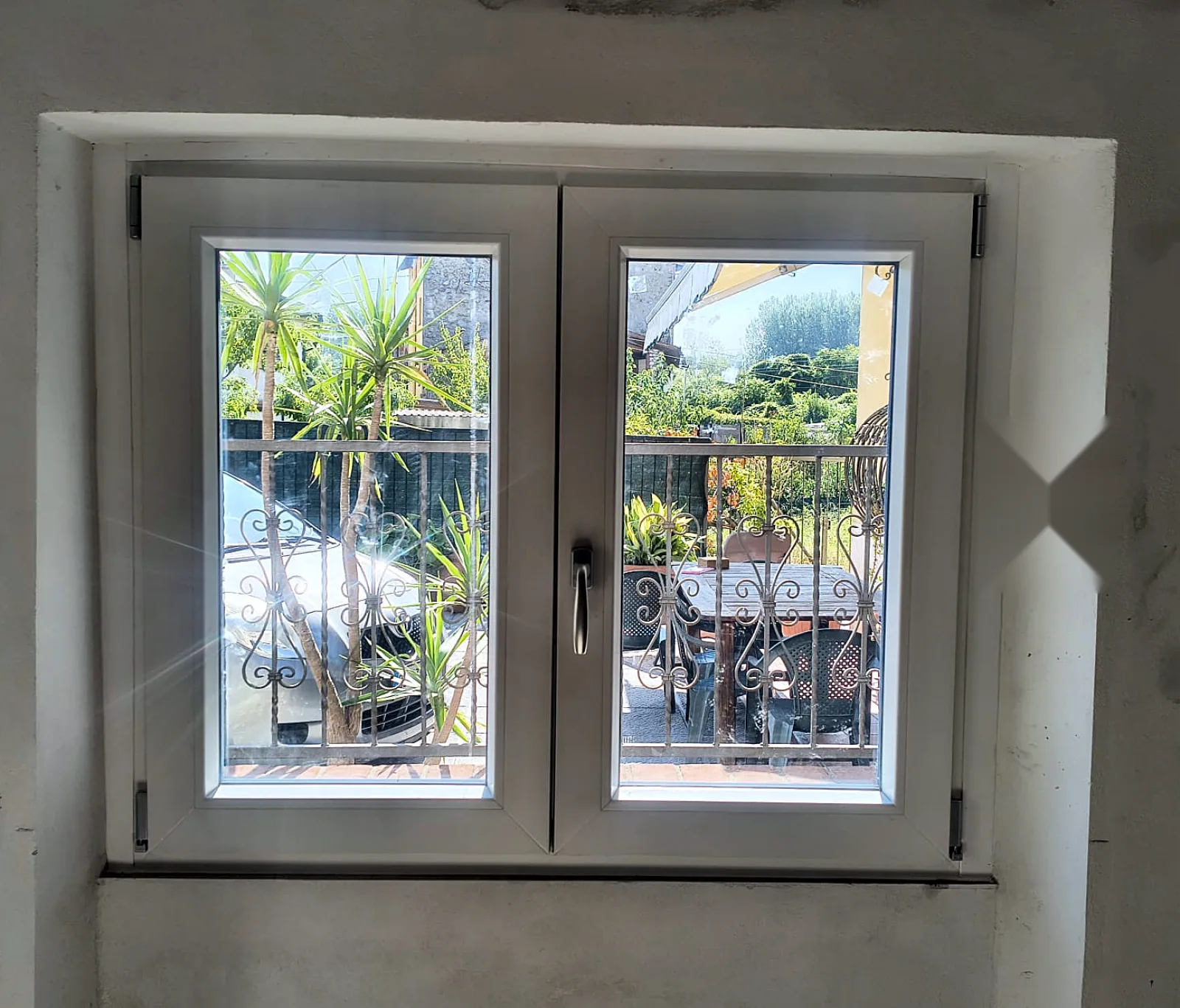 Finestra 2 ante in PVC bianco 76 mm